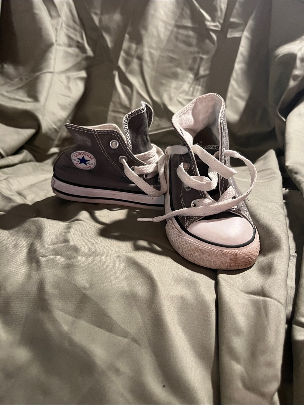 Converse Kids Low-Top Sneakers in Gray and White